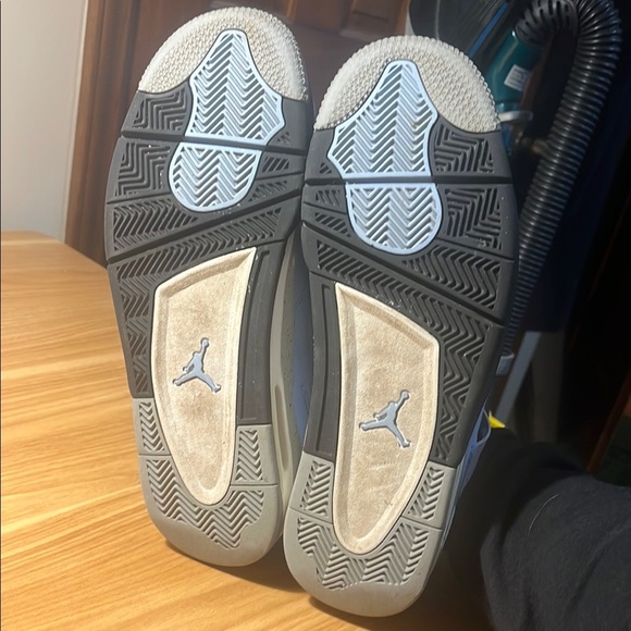 Jordan 4 Retro University Blue (CT8527-400) Size 12 - Picture 5 of 6